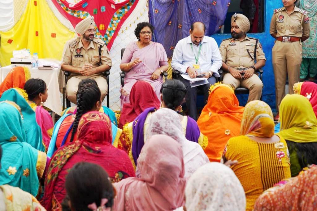ਰਾਸ਼ਟਰੀ ਮਹਿਲਾ ਕਮਿਸ਼ਨ ਦੀ ਚੇਅਰਪਰਸਨ ਵੱਲੋਂ ਕੇਂਦਰੀ ਜੇਲ੍ਹ ਦਾ ਦੌਰਾ ਮਹਿਲਾ ਕੈਦੀਆਂ ਨਾਲ ਕੀਤੀ ਮੁਲਾਕਾਤ